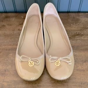 Tory Burch Sz 10 lt tan patent leather shoes